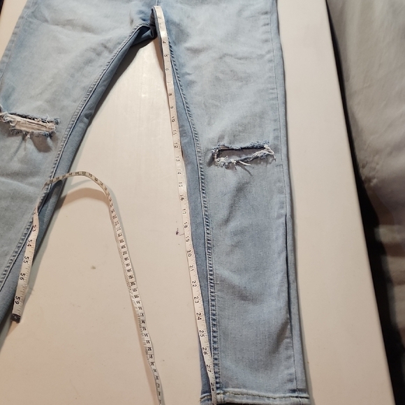 FREE ASSEMBLY Light Blue Skinny Jeans with Distressed Accents - Picture 4 of 6